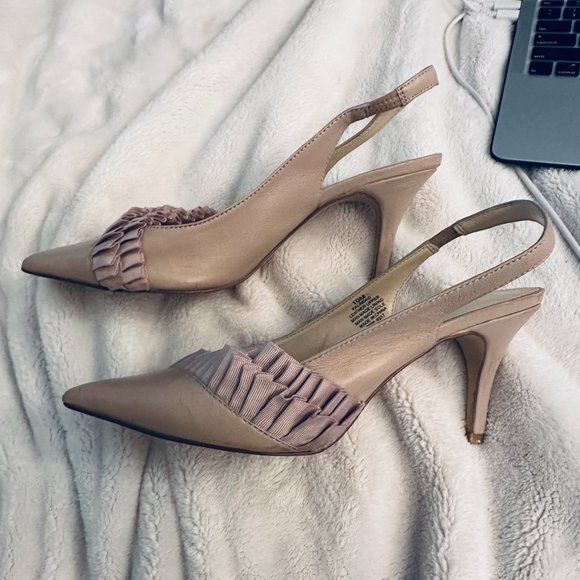 Nine West Size 10 Taupe Slingback Heels - beautiful neutral shoes! - Picture 2 of 4